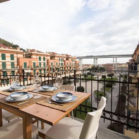 Ristrutturato Con Terrazzo Lejlighed Varazze