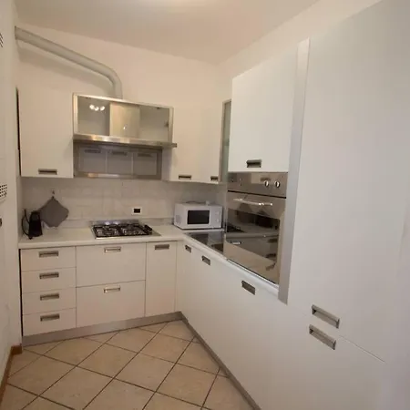 Ristrutturato Con Terrazzo דירה ואראצה